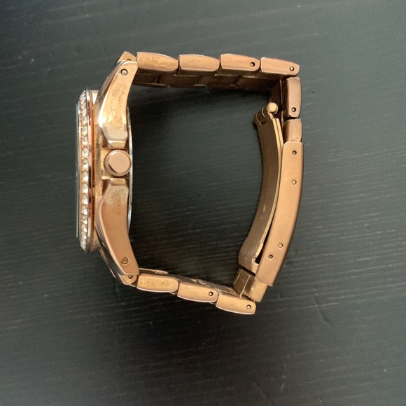 Fossil rose gold watch - Picture 2 of 4